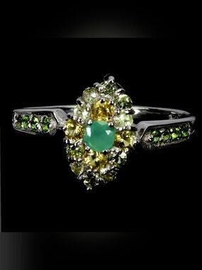 Stunning Genuine Emerald and Peridot gemstones 925 sterling Silver Ring Size 7